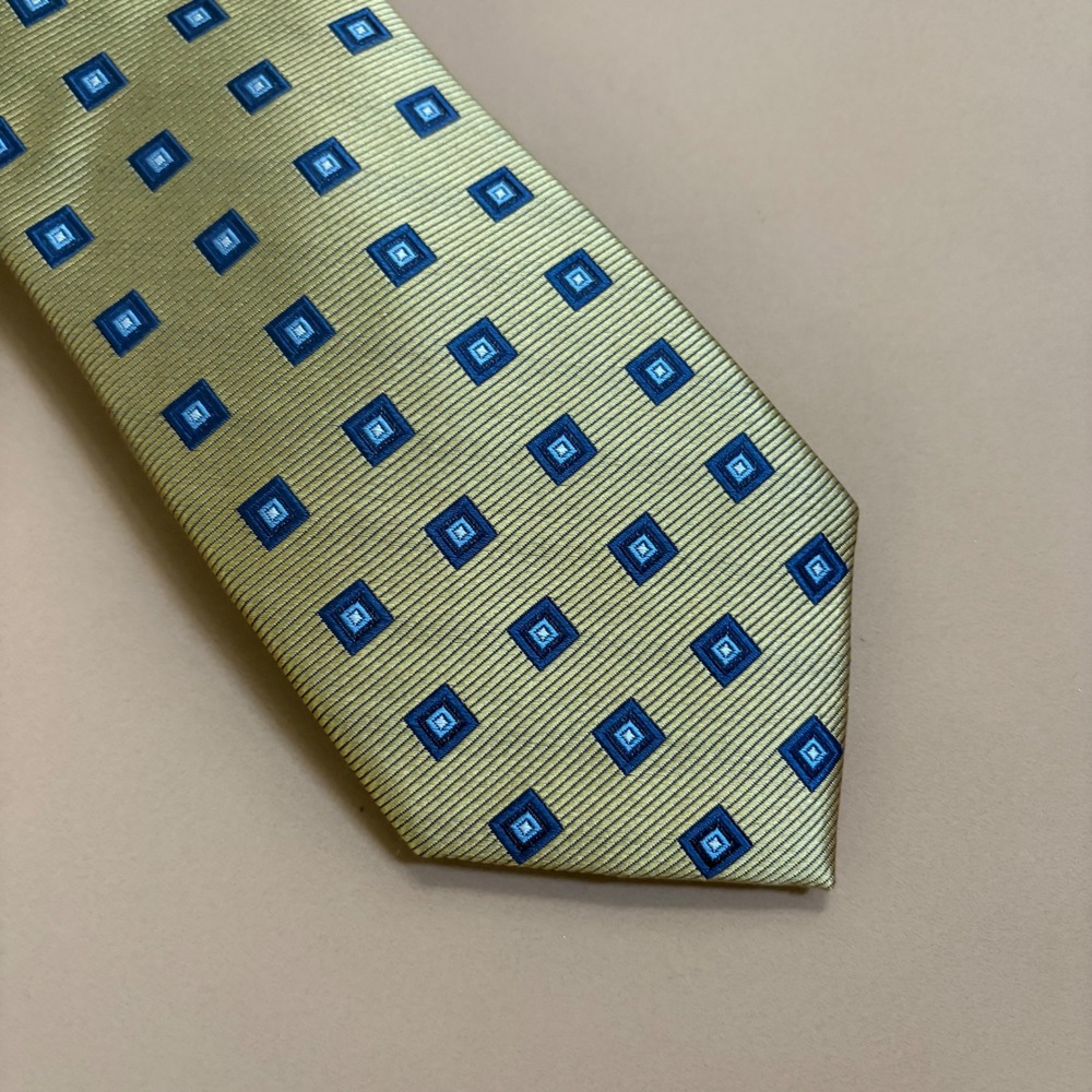 Jos A Bank Traveler Gold Blue‎ Geometric Silk Necktie Stain Resistant 3.5 Inch